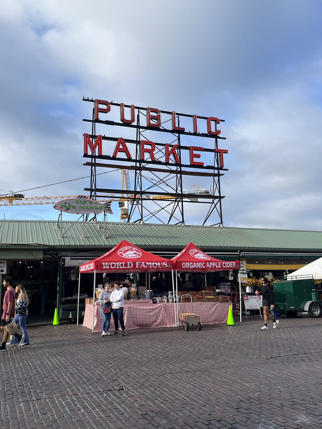 15 Iconic Foods in Seattle You MUST Try (Everything I Ate In Seattle